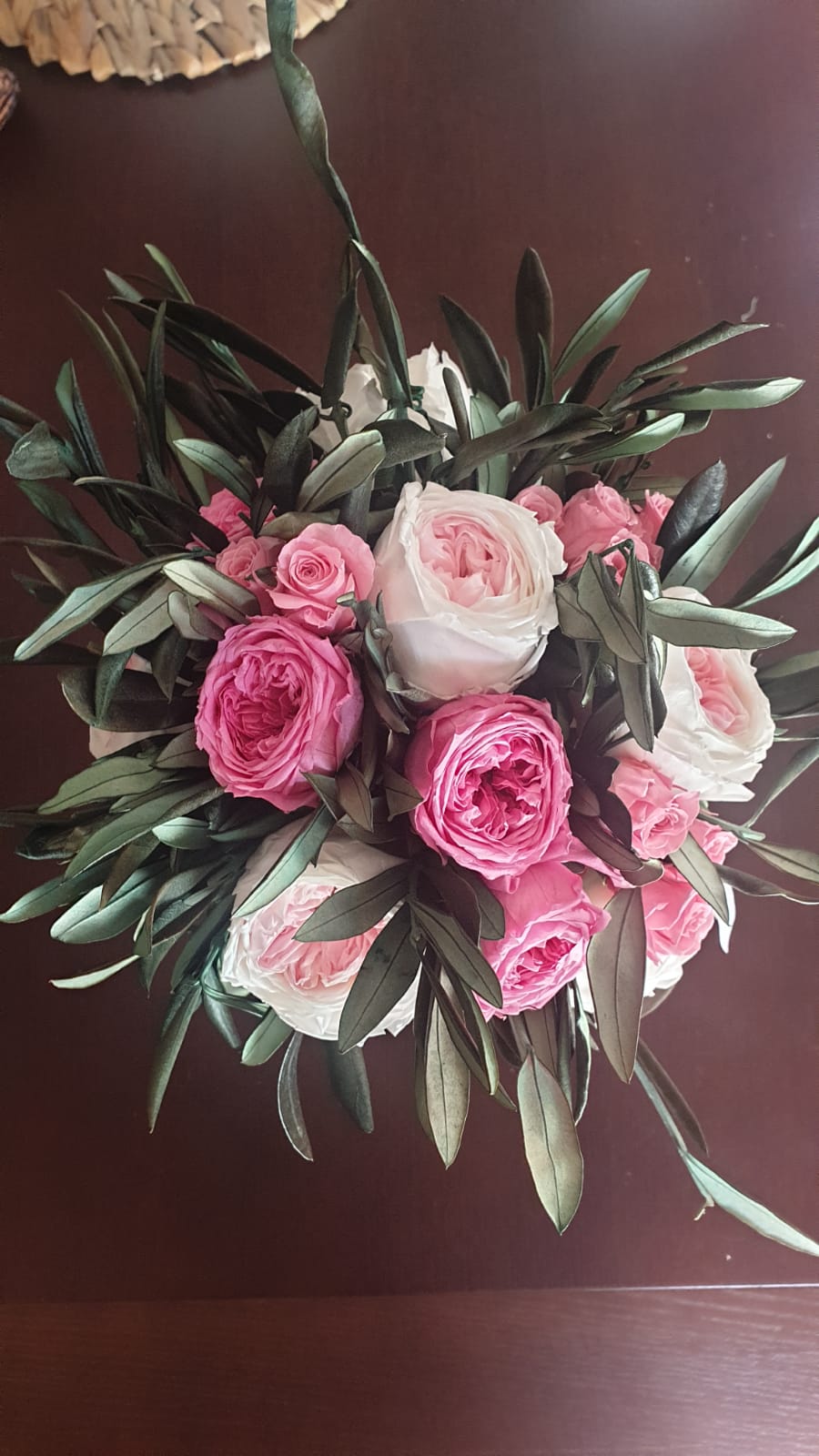 centro hecho con rosas